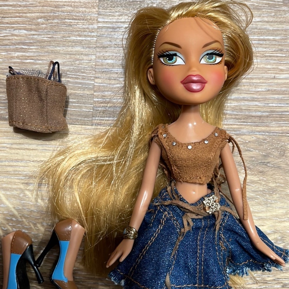 ( SOLD ) Wild West Bratz Chloe